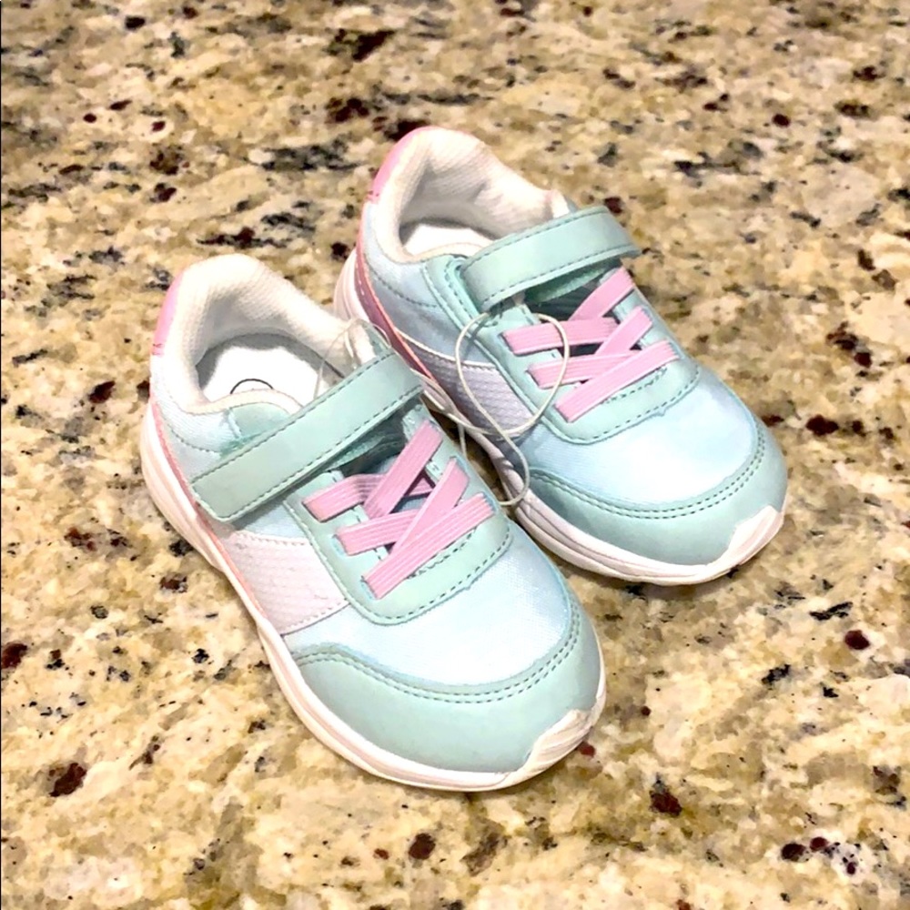 Size 7 Cat & Jack sneakers